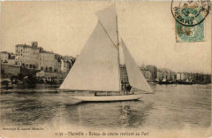 Marseille Bateau de Course rentrant au Port Ships