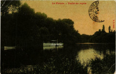 Le Fleuve Yacht au repos Ships