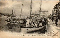 Le Quai Depart des Canots de l'Escadre Ships