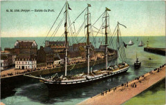 Dieppe Entrée du Port Ships