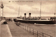 Paquebot Le Paris dans la Jetée Ships