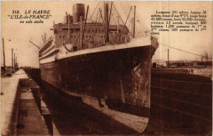 Paquebot Ile-de-France en cale seche Ships