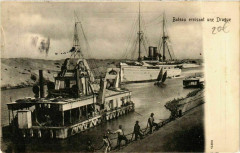 Bateau croisant une Drague Ships -
													France
												