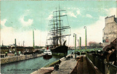 Le 4 Mats Persimmon quitte le Port - Saint-Nazaire Ships