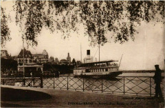 Arrivee d'un Bateau au Port - Evian-les-Bains Ships