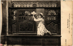 Folklore - En Bretagne - La Priere au pied du Lit-Clos