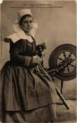 Carte postale ancienne Folklore - Fileuse de Rosporden
                                