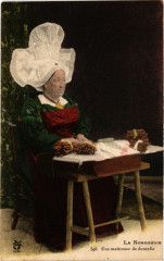 Folklore - La Normandie - Une maitresse de dentelle