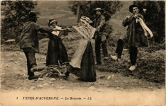 Folklore - France - Types d'Auvergne - La Bourrée