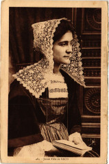 Folklore - Bretagne - Jeune Fille de Baud