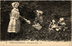 Folklore - Auvergne - Costumes du Pays - Types