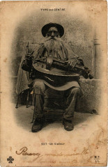 Folklore - Auvergne - Type du Centre - Un Vielleur