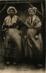 Folklore - Auvergne - Deux Paysannes