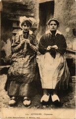 Folklore - Auvergne - Paysannes