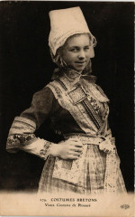 Coiffes Bretonnes - Vieux Costume de Plouaré - Folklore - Types