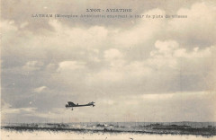 Aviation Lyon Aviation Latham Couvrant Le Tour De Piste -
													France
												