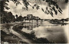 Auxerre La Passerelle s l'Yonne France à Auxerre