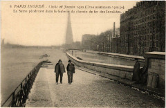 Carte postale ancienne Paris Inondé - 28 Janvier 1910 - La Seine pénétrant dans la Galerie du chemin de fer des Invalides
                                                                     à Paris 15e
                                