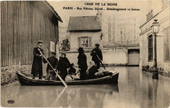 Carte postale ancienne Crue de la Seine - Rue Félicien David - Déménagement en bateau
                                                                     à Paris 16e
                                