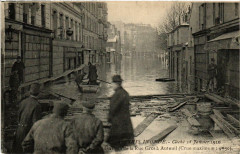 Carte postale ancienne Paris inondé - Cliché 28 Janvier 1910 - Un Coin de la Rue Gros à Auteuil
                                                                     à Paris 16e
                                