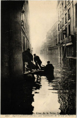 Paris 6e Rue de Seine. agents portant secours Crue 1910 à Paris 6e