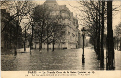 Paris 8e rue Jean-Goujon. Cours-la-Reine Crue de la Seine à Paris 8e