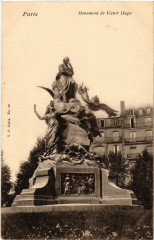 Carte postale ancienne Monument de Victor Hugo
                                                                     à Paris 16e
                                