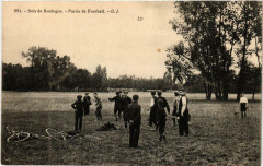 Bois de Boulogne - Partie de Football à Paris
