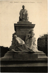 Carte postale ancienne Monument de Pasteur
                                                                     à Paris 15e
                                