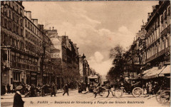 Paris 10e Boulevard de Strasbourg. a l'angle des Grands Bds à Paris 10e