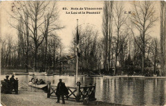Paris 12e Bois de Vincennes. Le Lac et le Passeur à Paris 12e