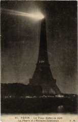 Paris 7e La Tour Eiffel. la nuit le phare et l'Horaire à Paris 7e