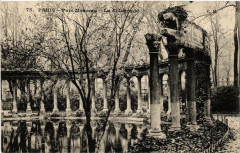 Paris 8e Parc Monceau. La Colonnade à Paris 8e