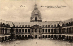 Paris 7e Hotel des Invalides. Cour d'honneur. cote nord à Paris 7e