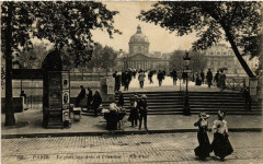 Paris 6e Le pont des Arts. L'Institut à Paris 6e