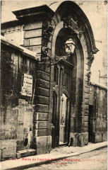 Paris 6e Rue Cassette. Porte de l'Ancien Hotel d'Hinnisdal à Paris 6e
