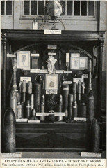 Paris 7e Musée de l'Armée. Trophées de la Gde Guerre à Paris 7e