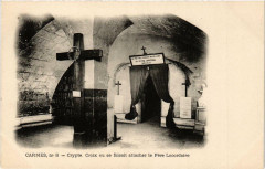 Paris 6e Carmes Crypte. Croix Pere Lacordaire à Paris 6e