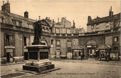 Carte postale ancienne Imprimerie Nationale - la cour d'honneur
                                                                     à Paris 3e
                                