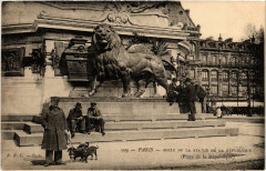 Paris 3e Socle de la Statue de la République à Paris 3e