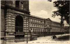 Paris 1e La Fenetre de Charles Ix et le Louvre