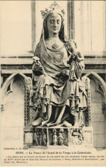 Sens La Statue de l'Autel de la Vierge France à Sens