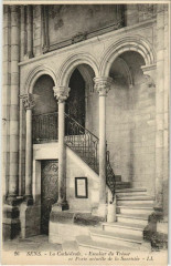 Sens La Cathedrale, Escalier du Tresor France à Sens