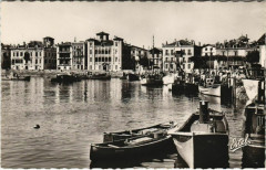 St.Jean de Luz Le Port et la Maison de l'Infante France -
													64 Pyrénées Atlantiques
												