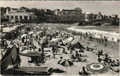 Biarritz La Grande Plage et les deux Casinos France -
																					64200 Biarritz
																			