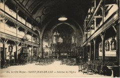 Saint-Jean-de-Luz Interieur de l'Eglise à Saint-Jean-de-Luz