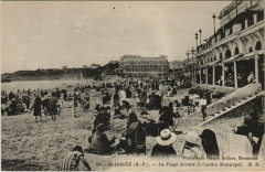 Biarritz La Plage devant le Casino Municipal à Biarritz