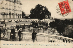 Pau Boulevard des Pyrenees vu du Prolongement de la Place Royale à Pau