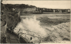 Biarritz Pecheurs au Phare à Biarritz