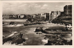 Biarritz Le Port des Pecheurs et le Casino à Biarritz